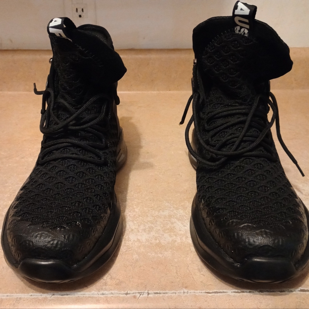 ANBAILI, Size 13 black work boot-safety shoe.